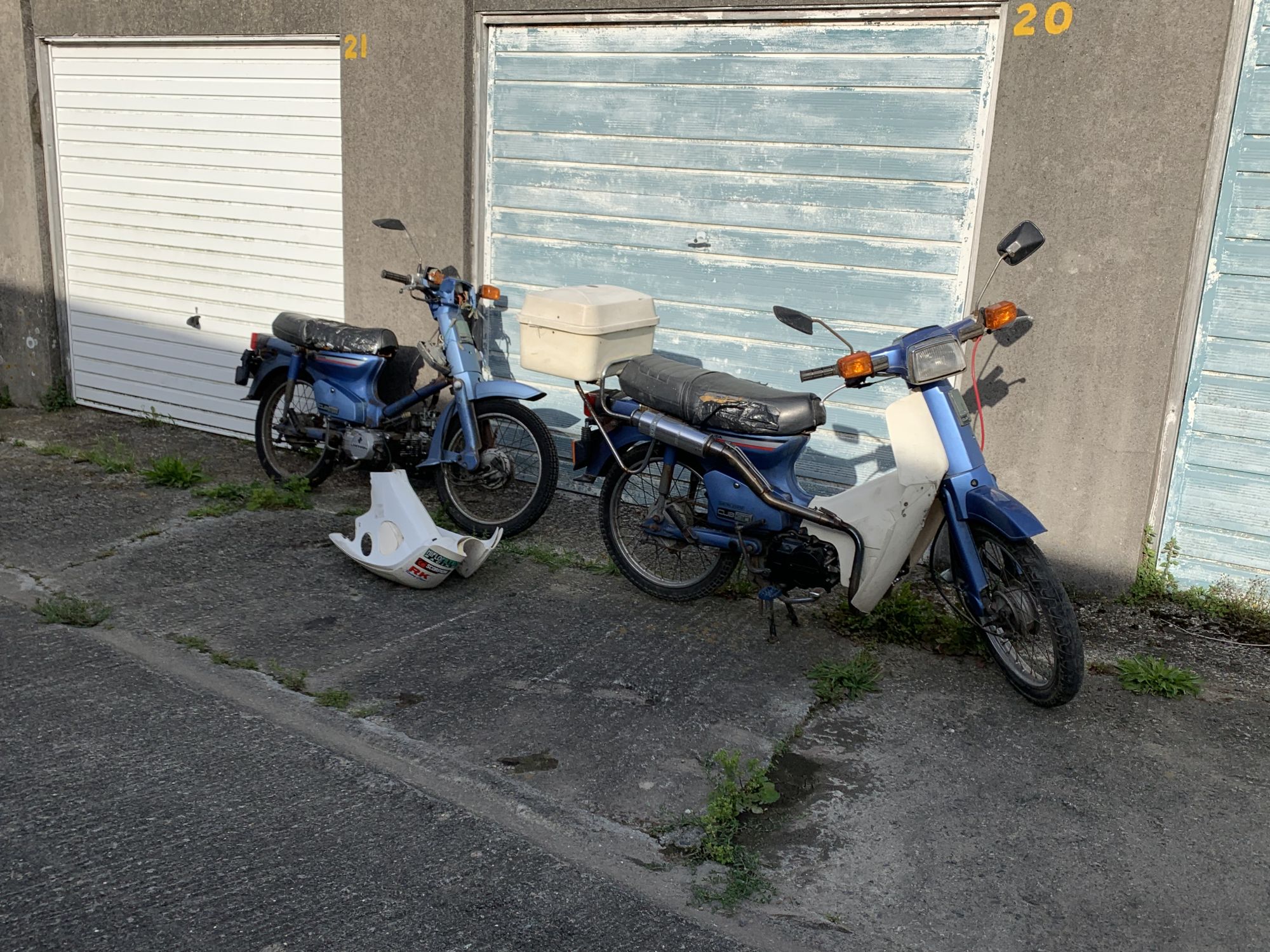 Honda Cub C90 x 2