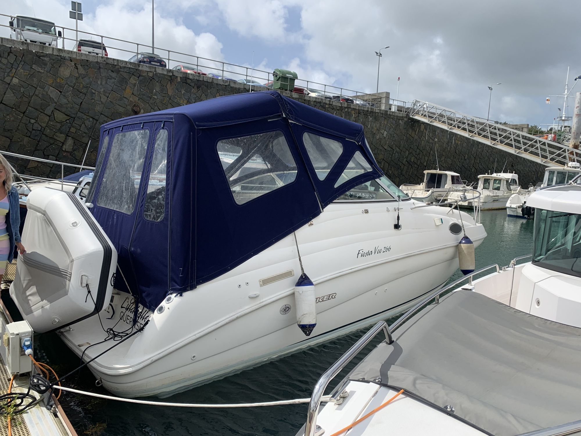Rinker fiesta v 266
