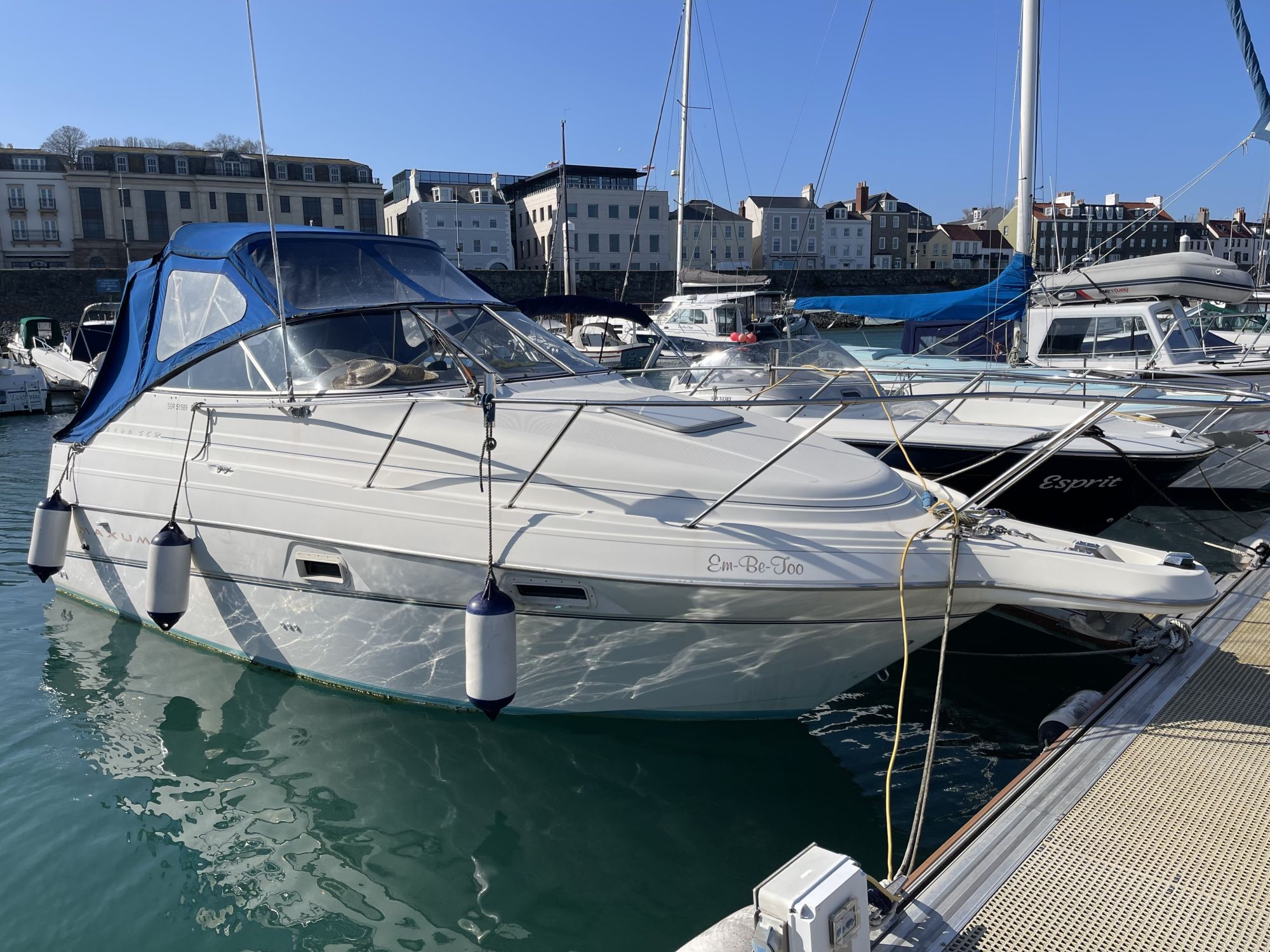 Maxum 2400 SCR