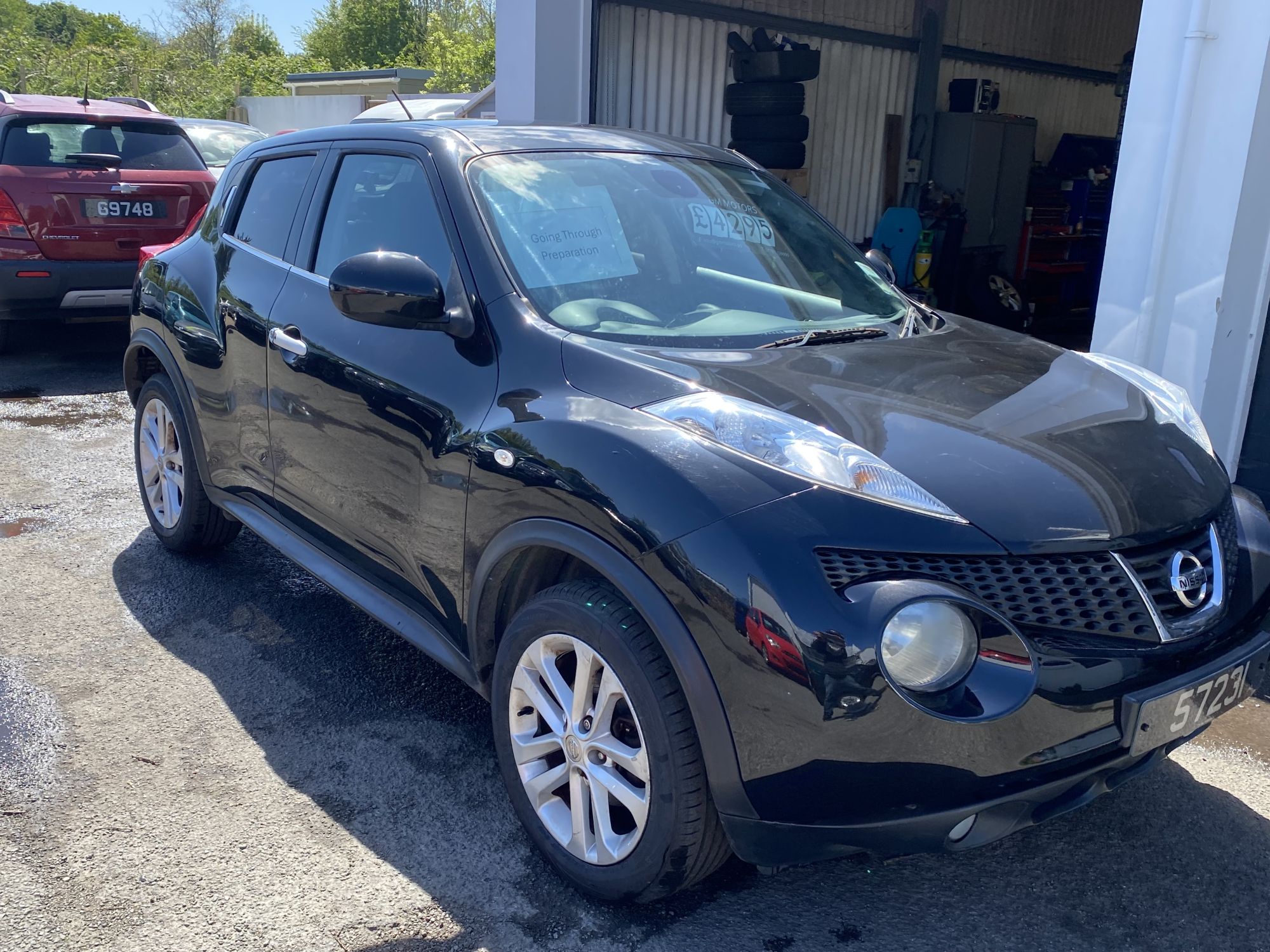 Nissan Juke Acenta Premium Going Through Preparation)