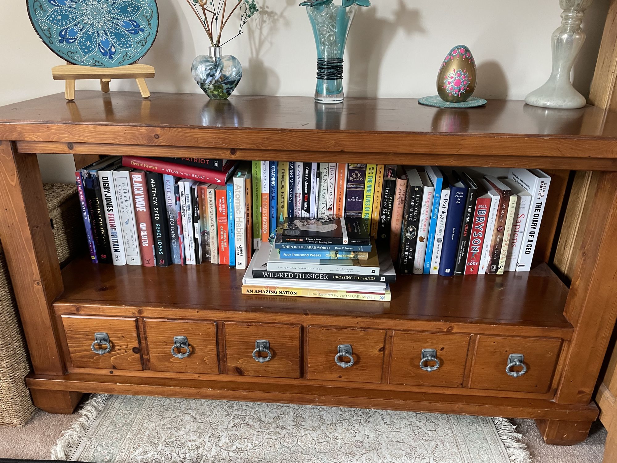 Wooden console table with 2 drawers