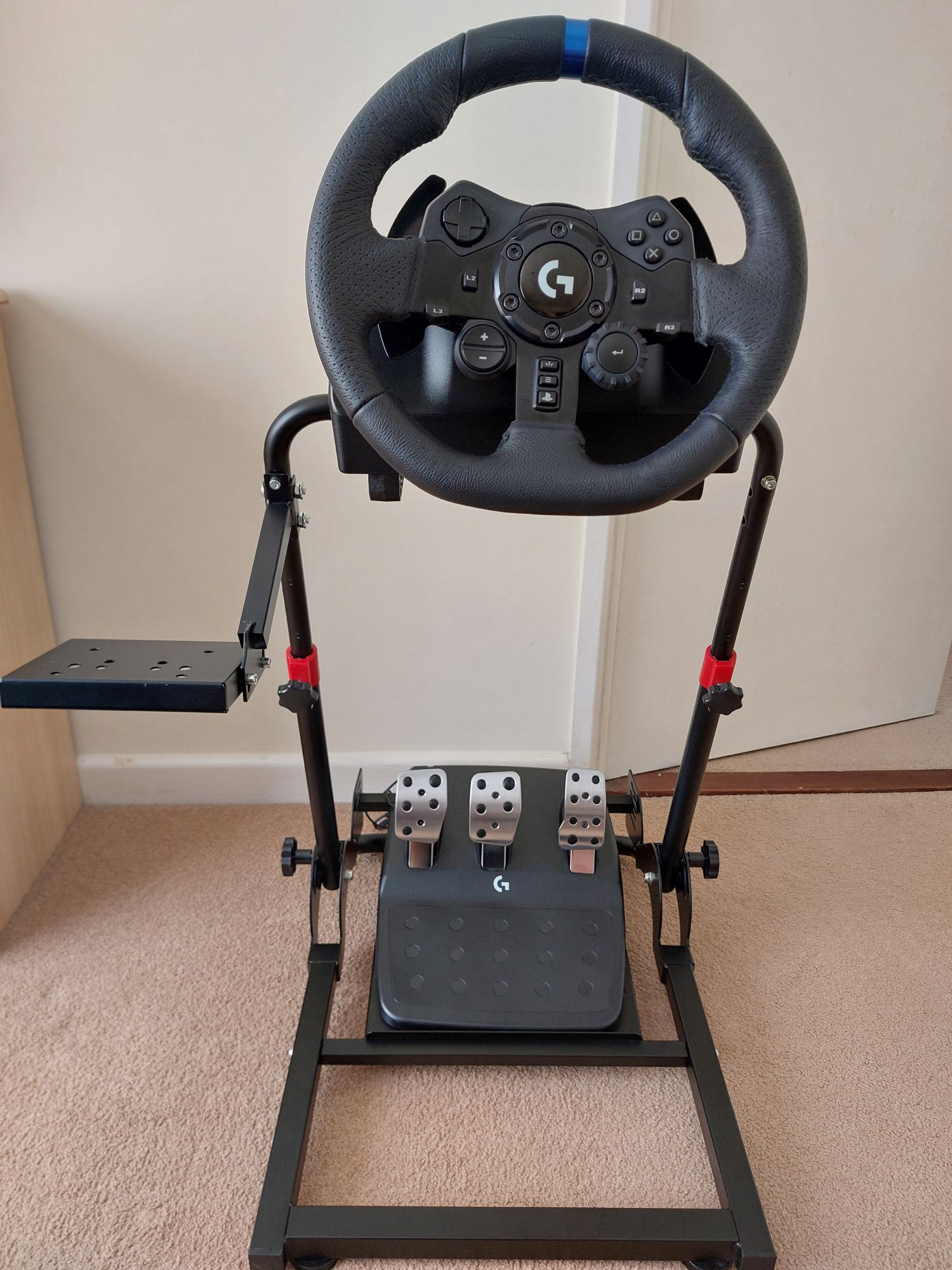 Logitech G923 wheel, pedals and stand