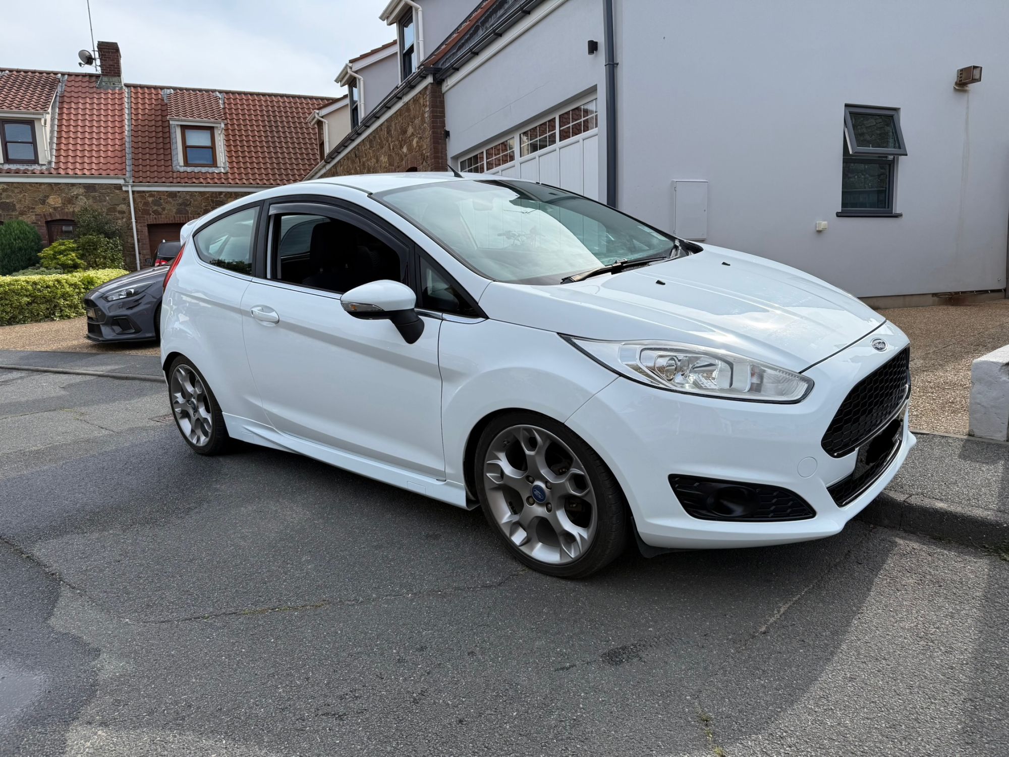Ford Fiesta 1.0 (ideal 1st car)