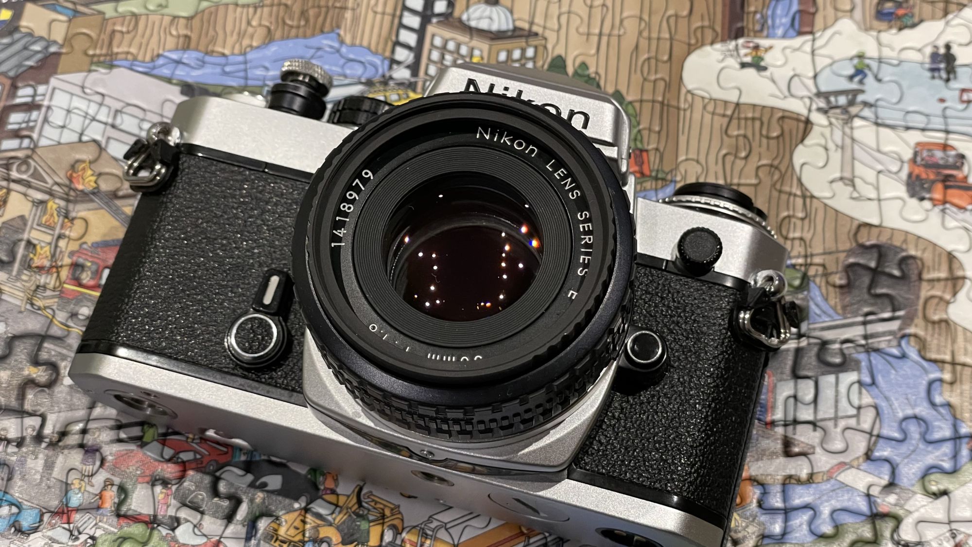 Nikon FE 35mm camera MINT condition.