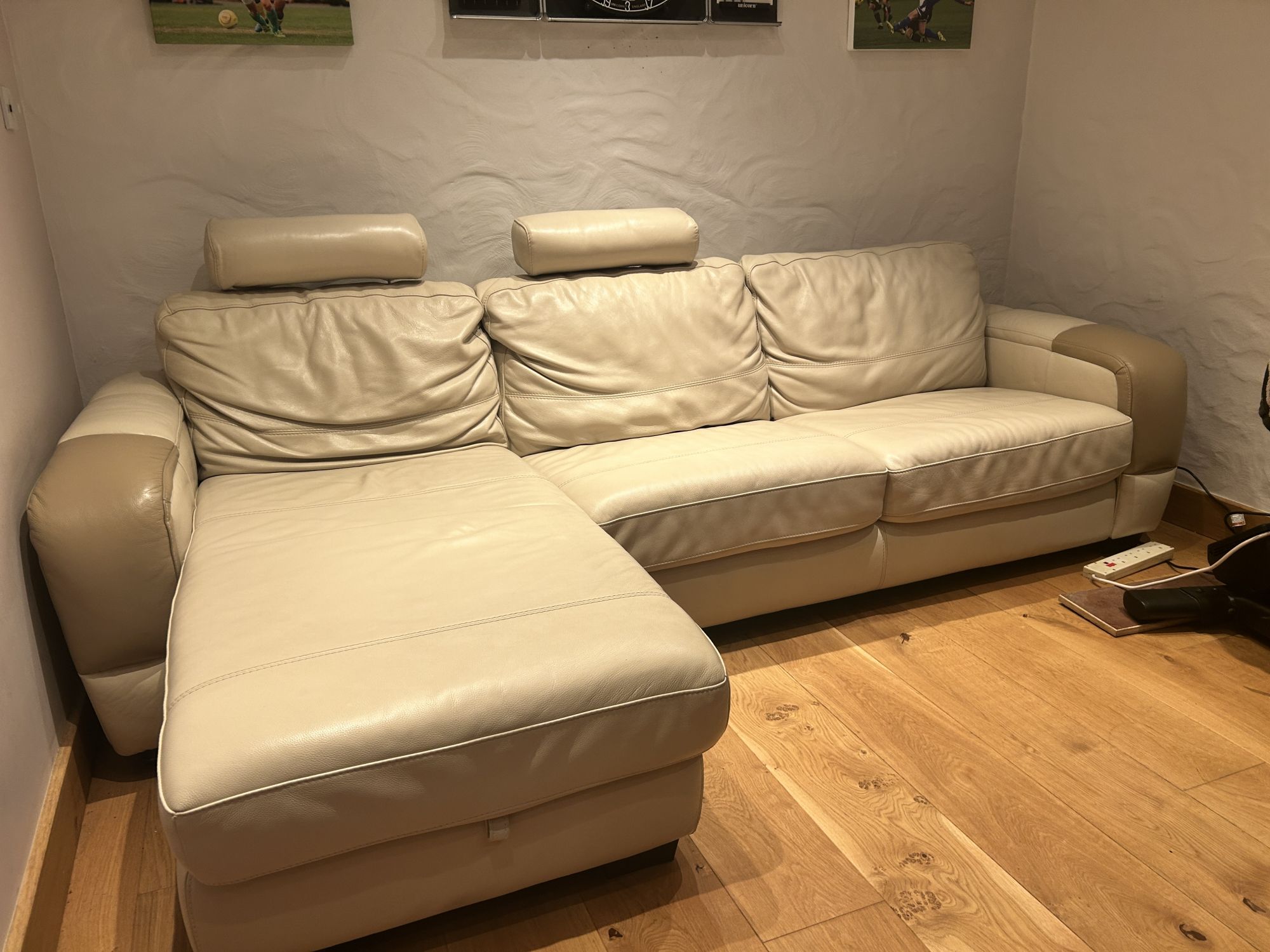 Cream 3 seater settee with sofa bed