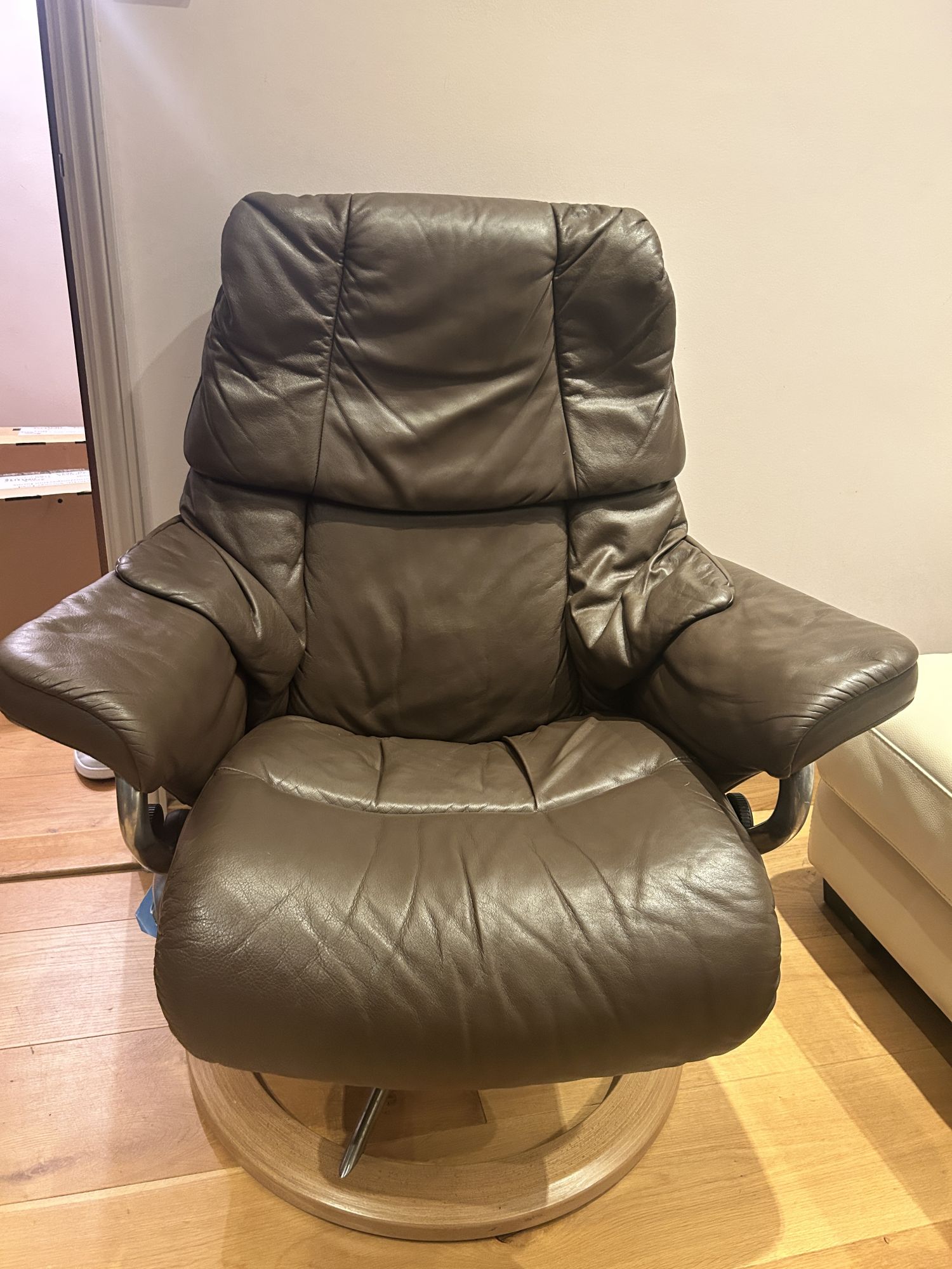 Brown leather Stressless Reno swivel chair