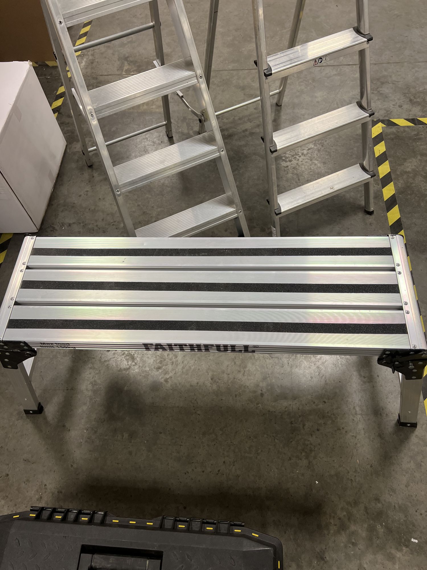 Faithful folding hop up and 2x ladders