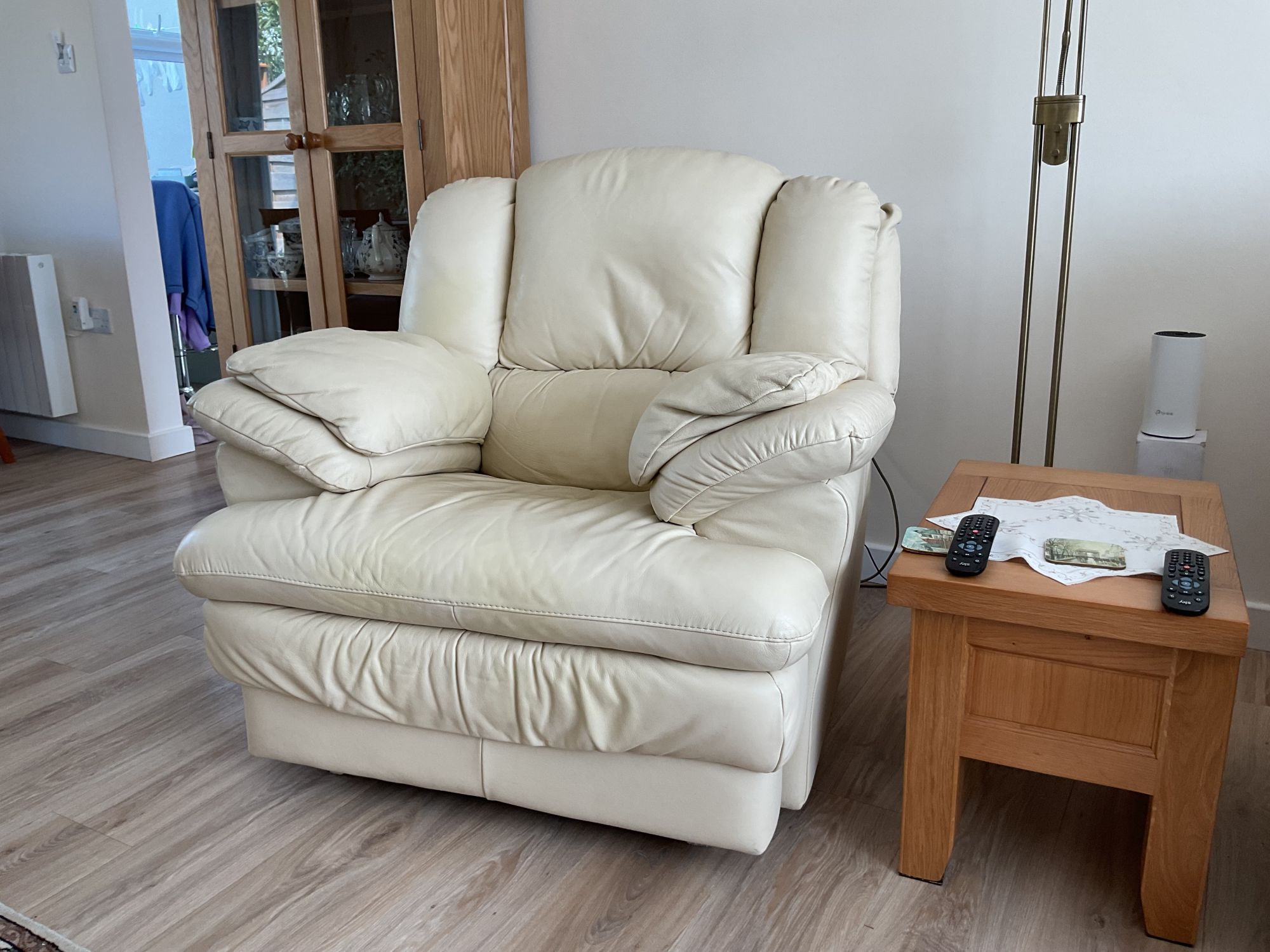 2 leather reclining arm chairs.