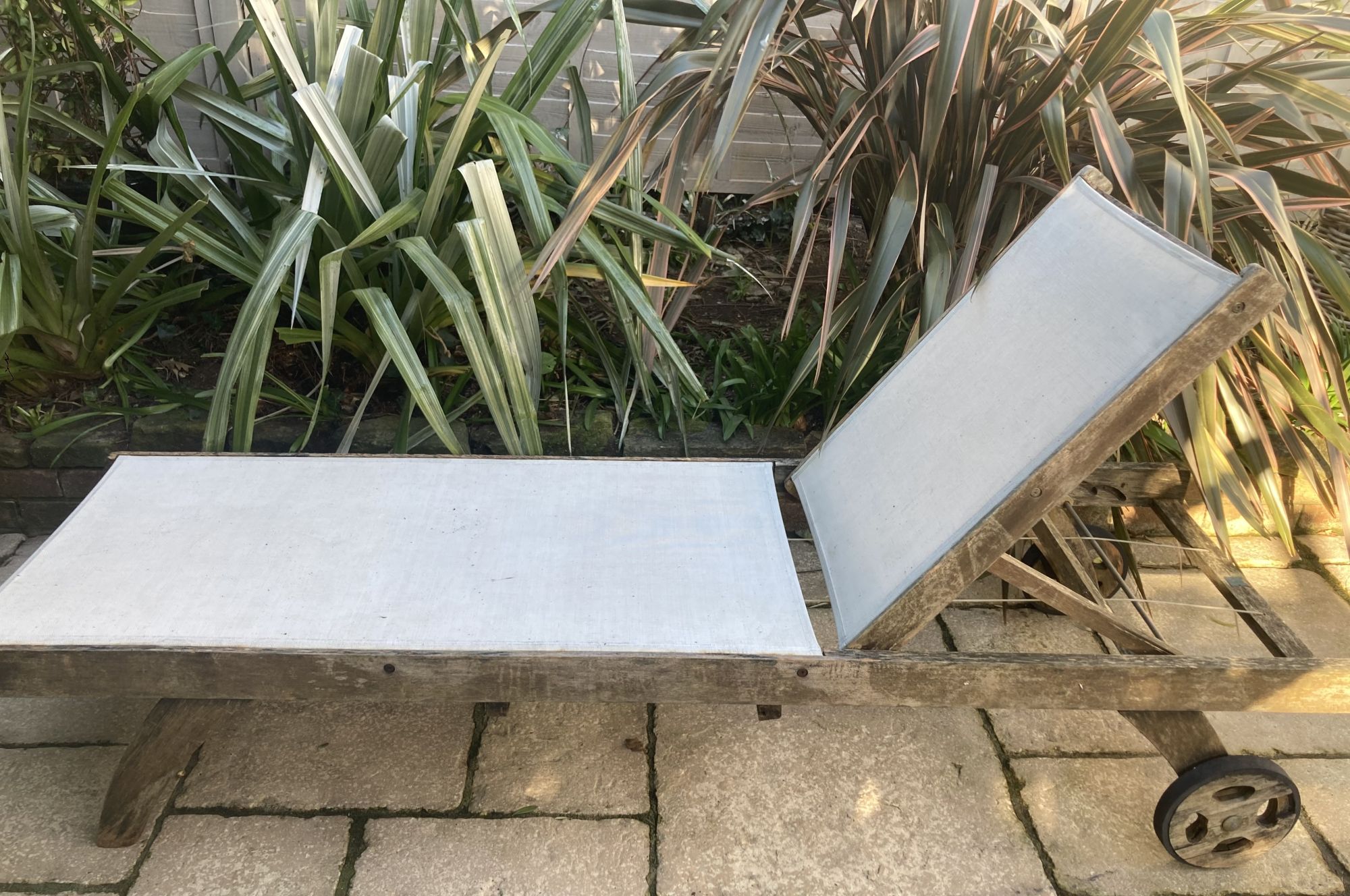 Sun lounger