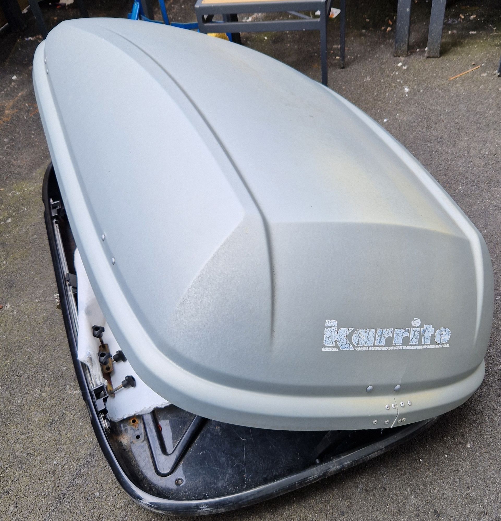 Roof box
