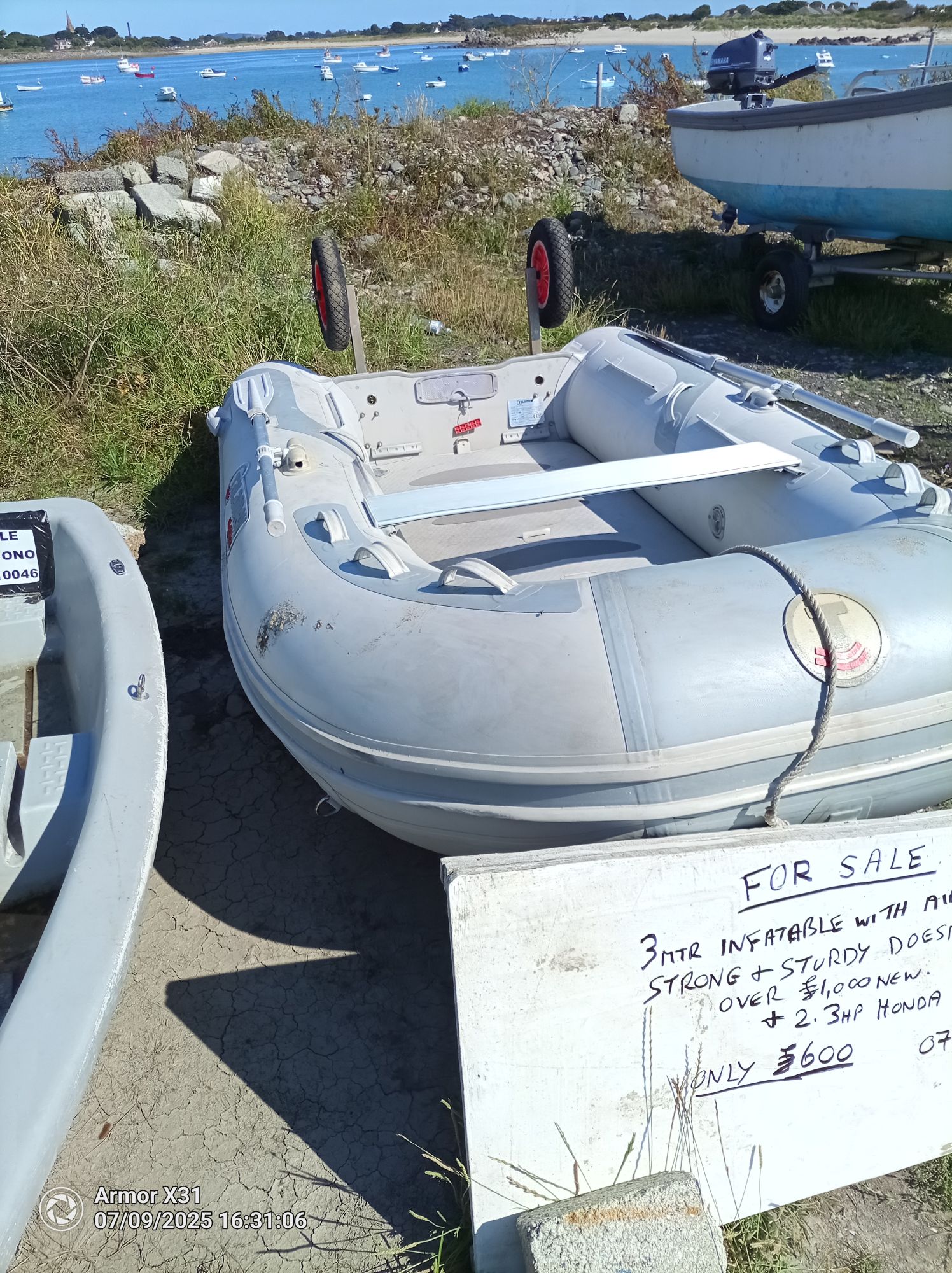 Inflatable dinghy