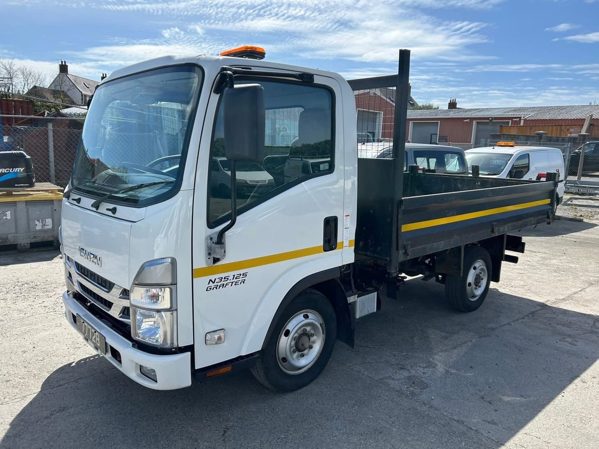 Isuzu grafter tipper