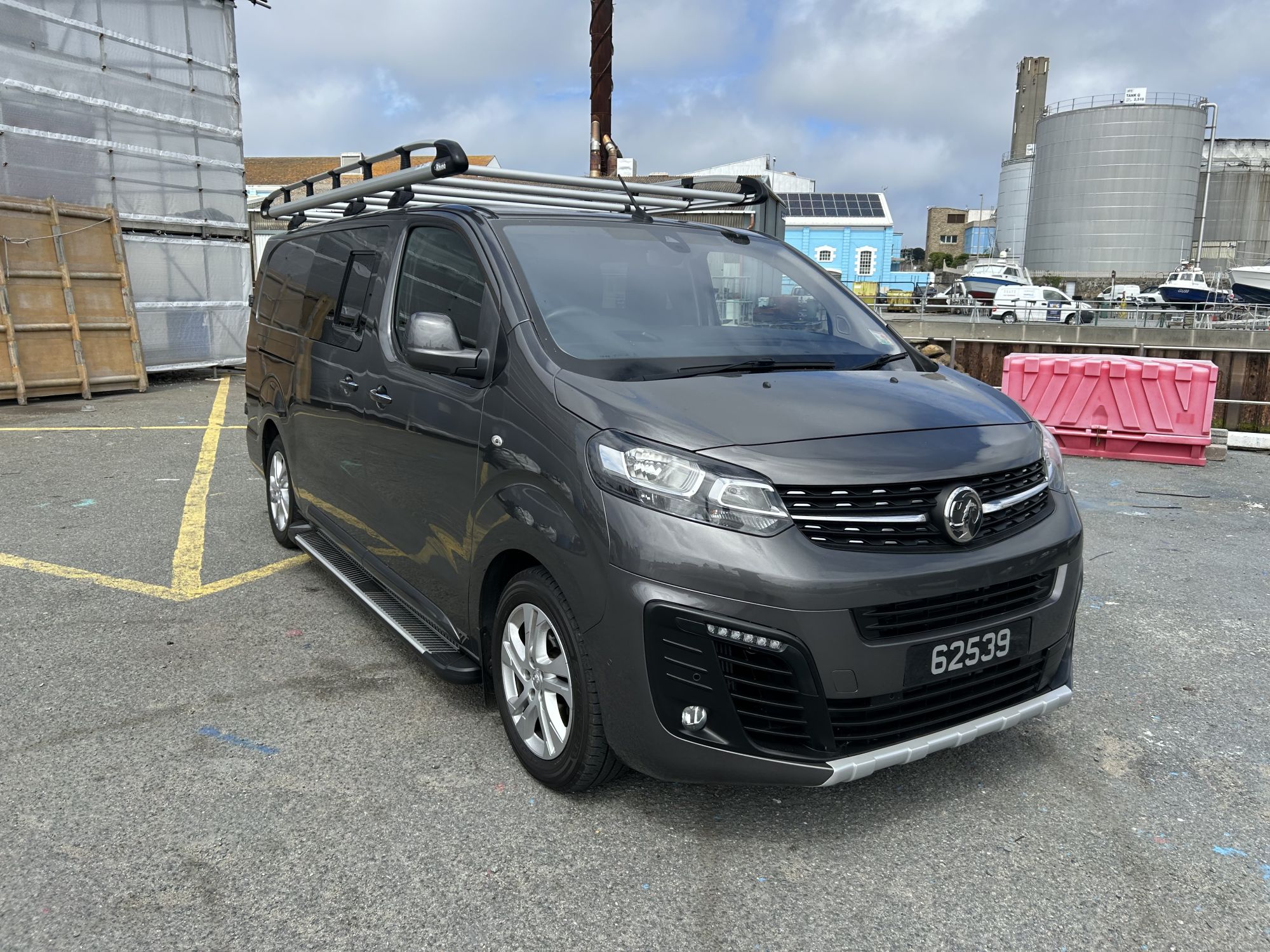 Vauxhall vivaro sportive crewvan