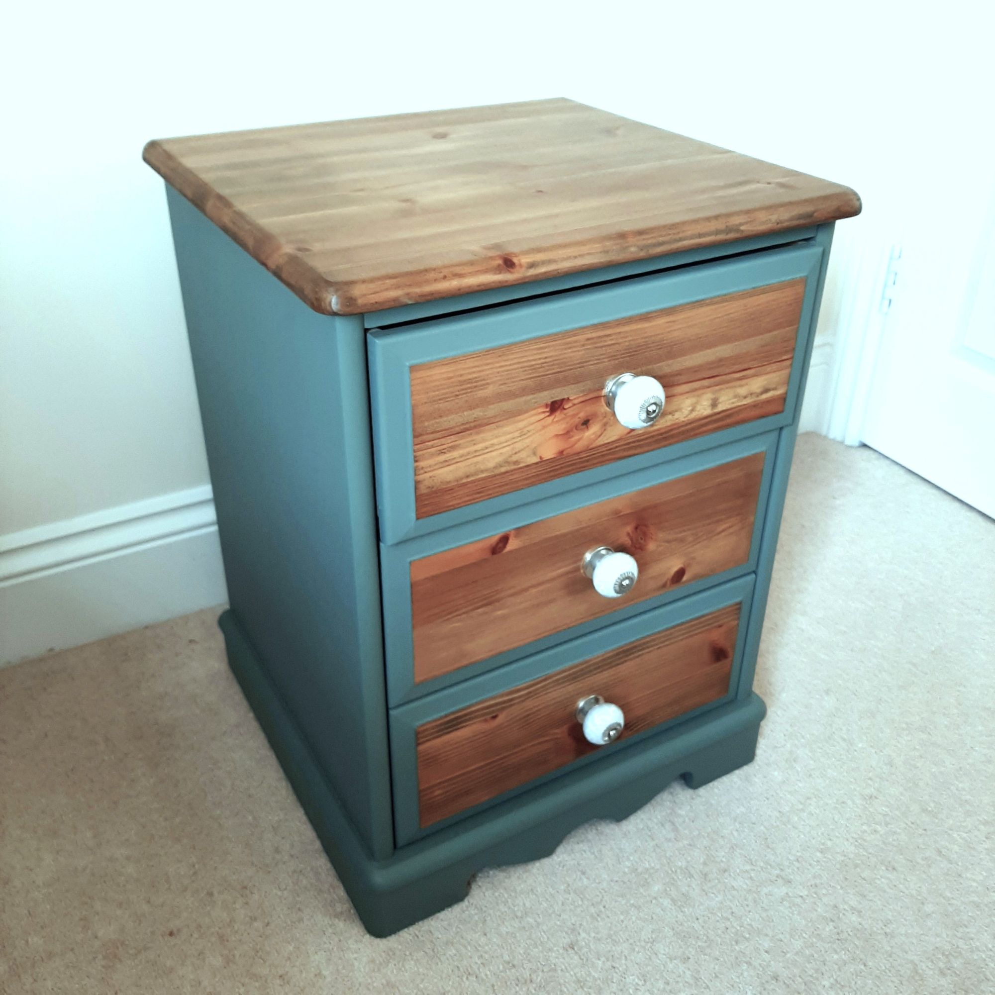 Pine 3-drawer Bedside Cabinet
