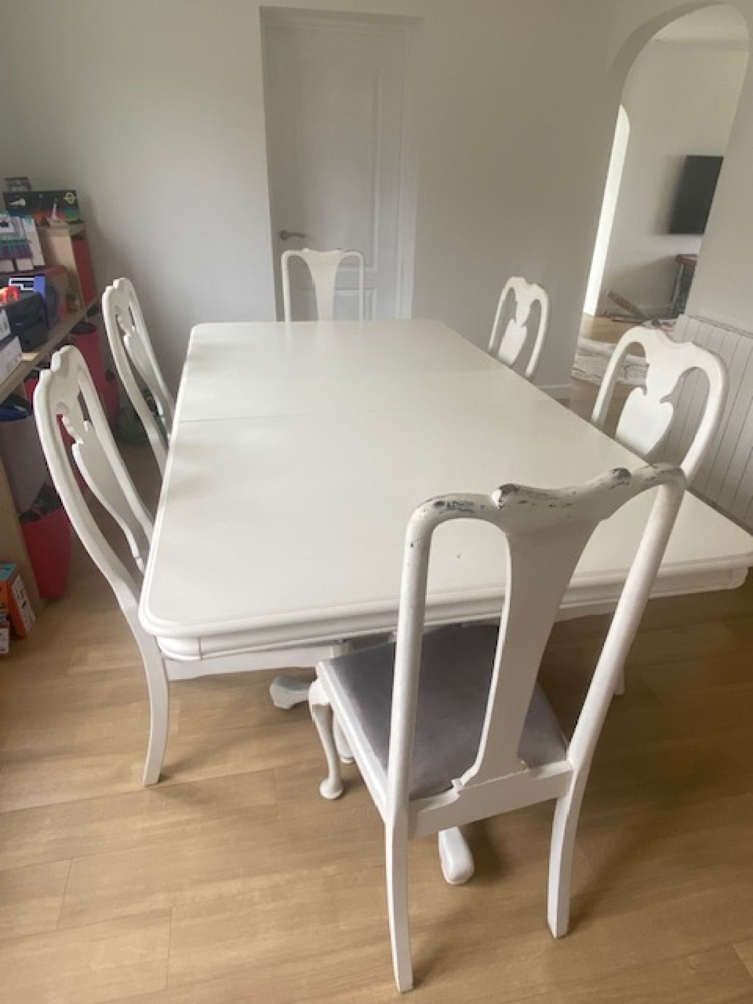 White Wooden Extending Dining Table with 6 Chairs
