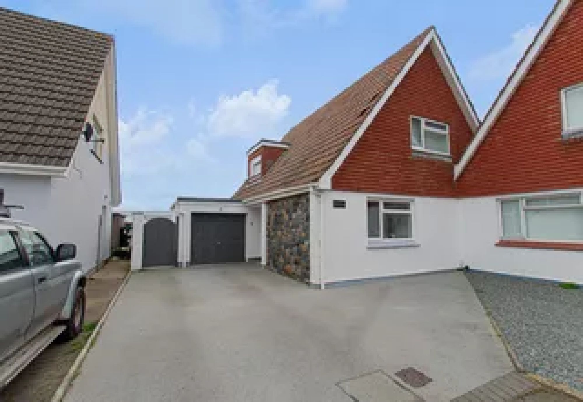 3 Bed & 2 Bath House In Move In Condition on Quiet Clos