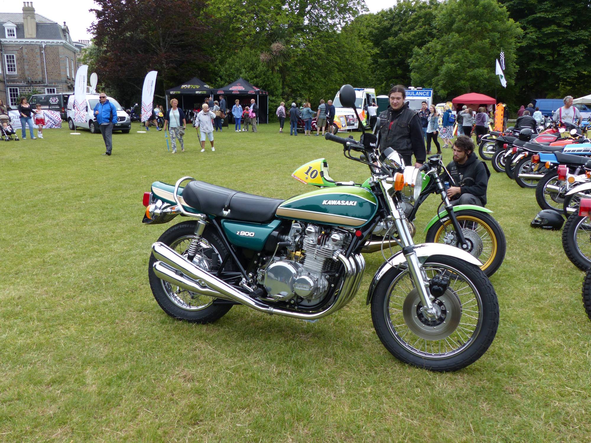 Kawasaki Z900 Motorcycle