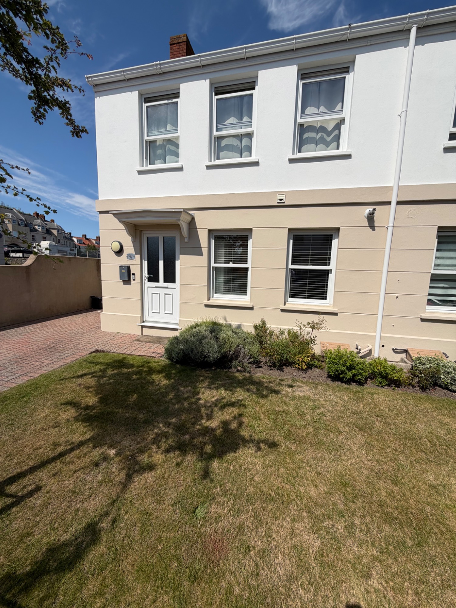 2 bed house for sale