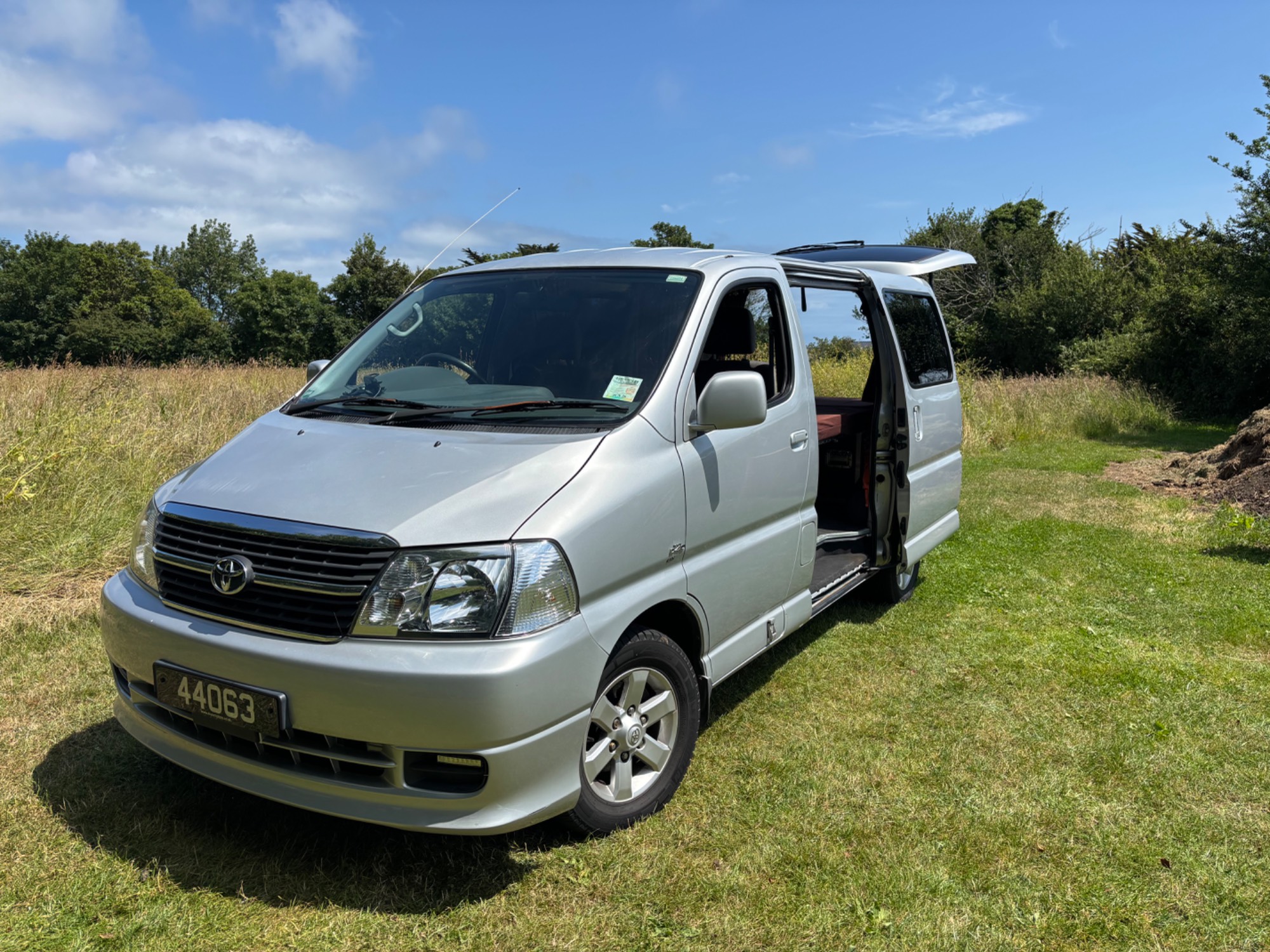 Toyota Hiace 250 d4d with QUQUQ removable camping pod