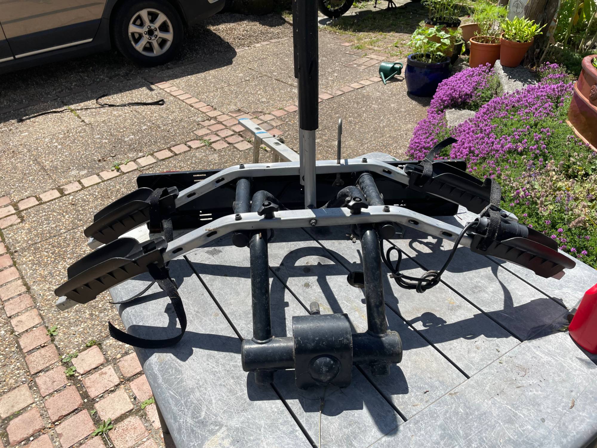Thule 2-bike car bike rack