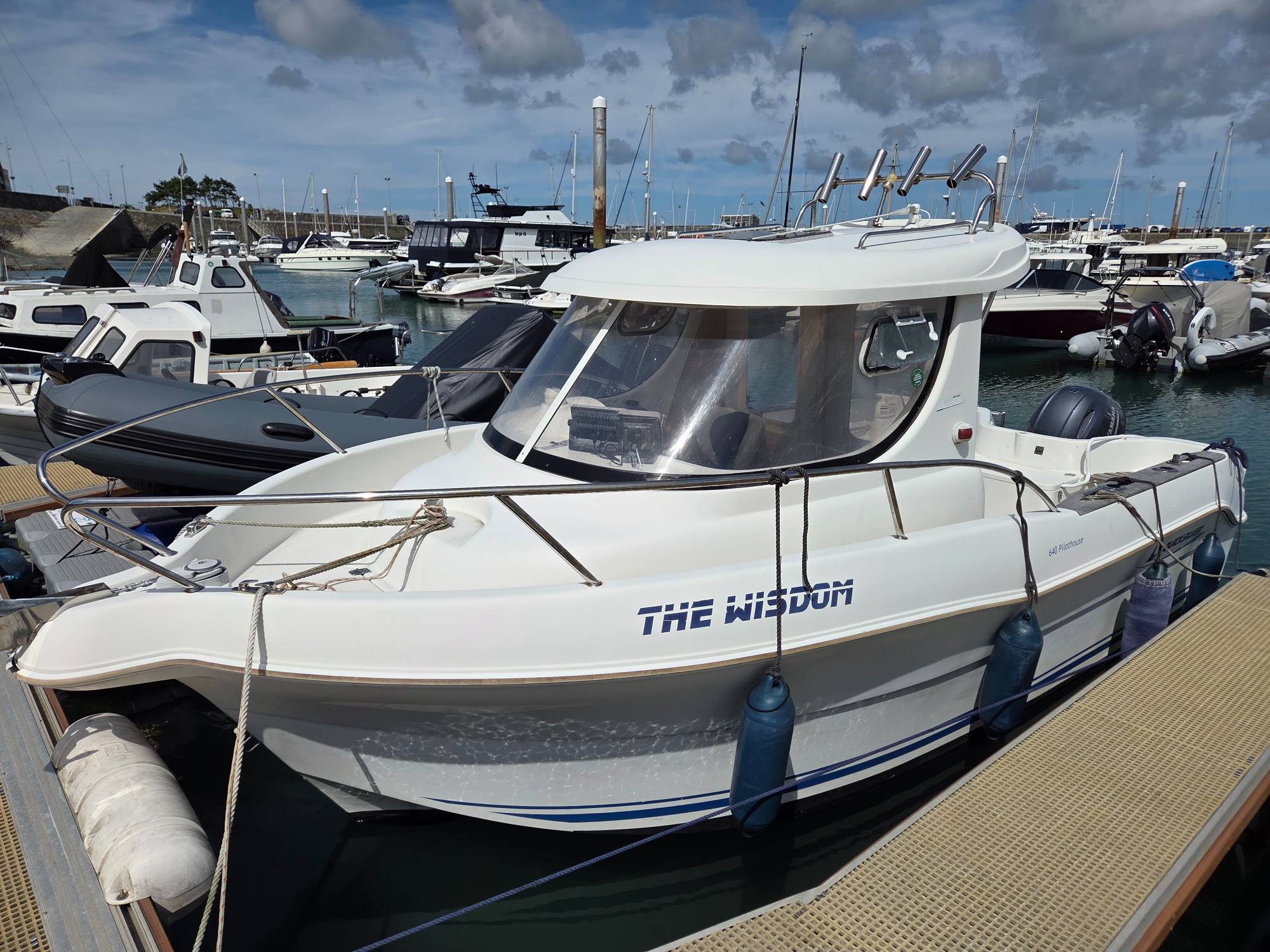 640 Pilothouse (2009) – Ready for the season.