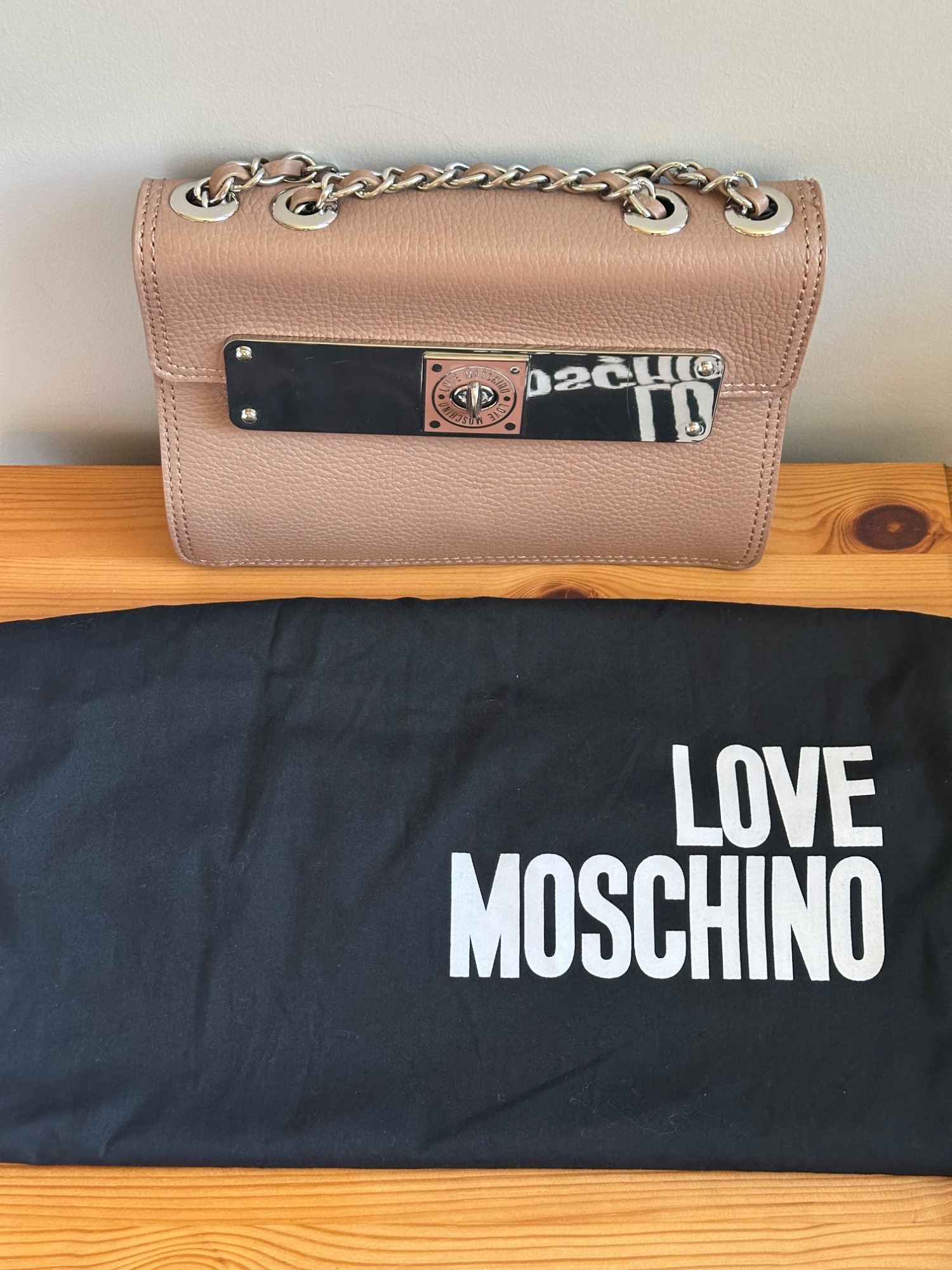 Love Moscnino Bag