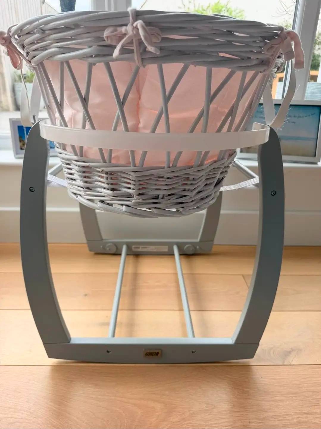 Mamas & Papas Newborn Baby Moses Basket & Wooden Stand