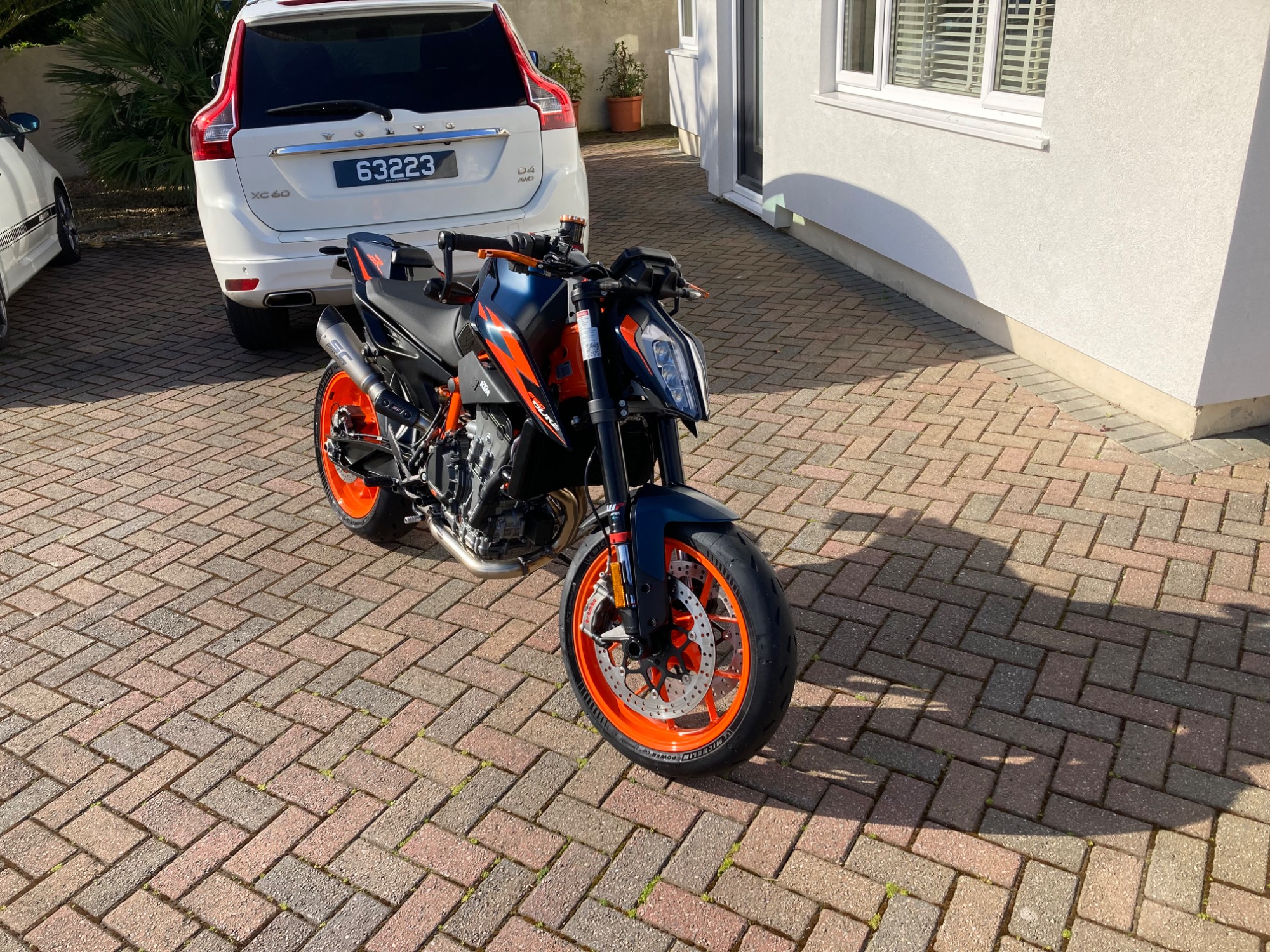 2023 KTM 890 Duke R