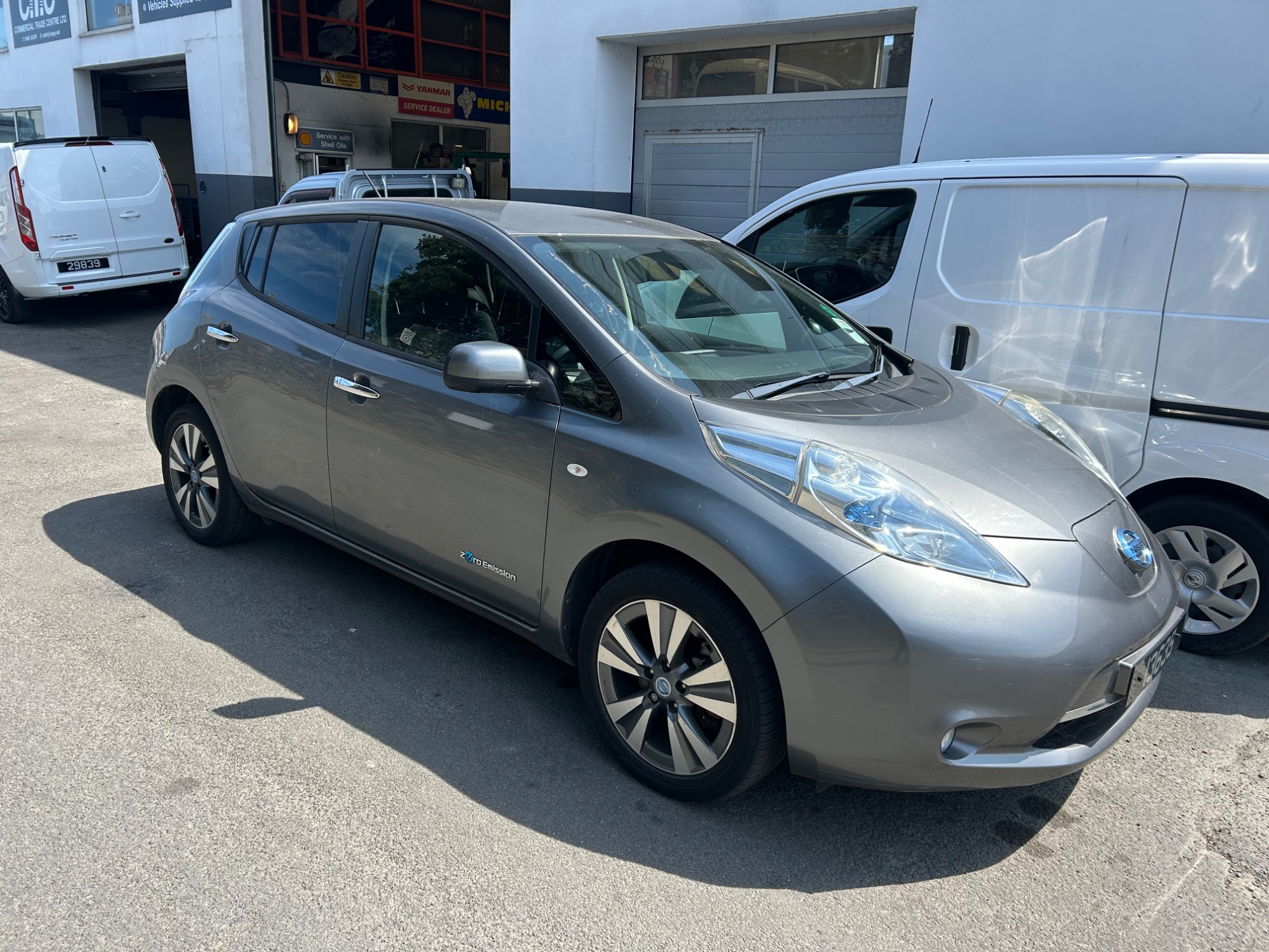 Nissan leaf