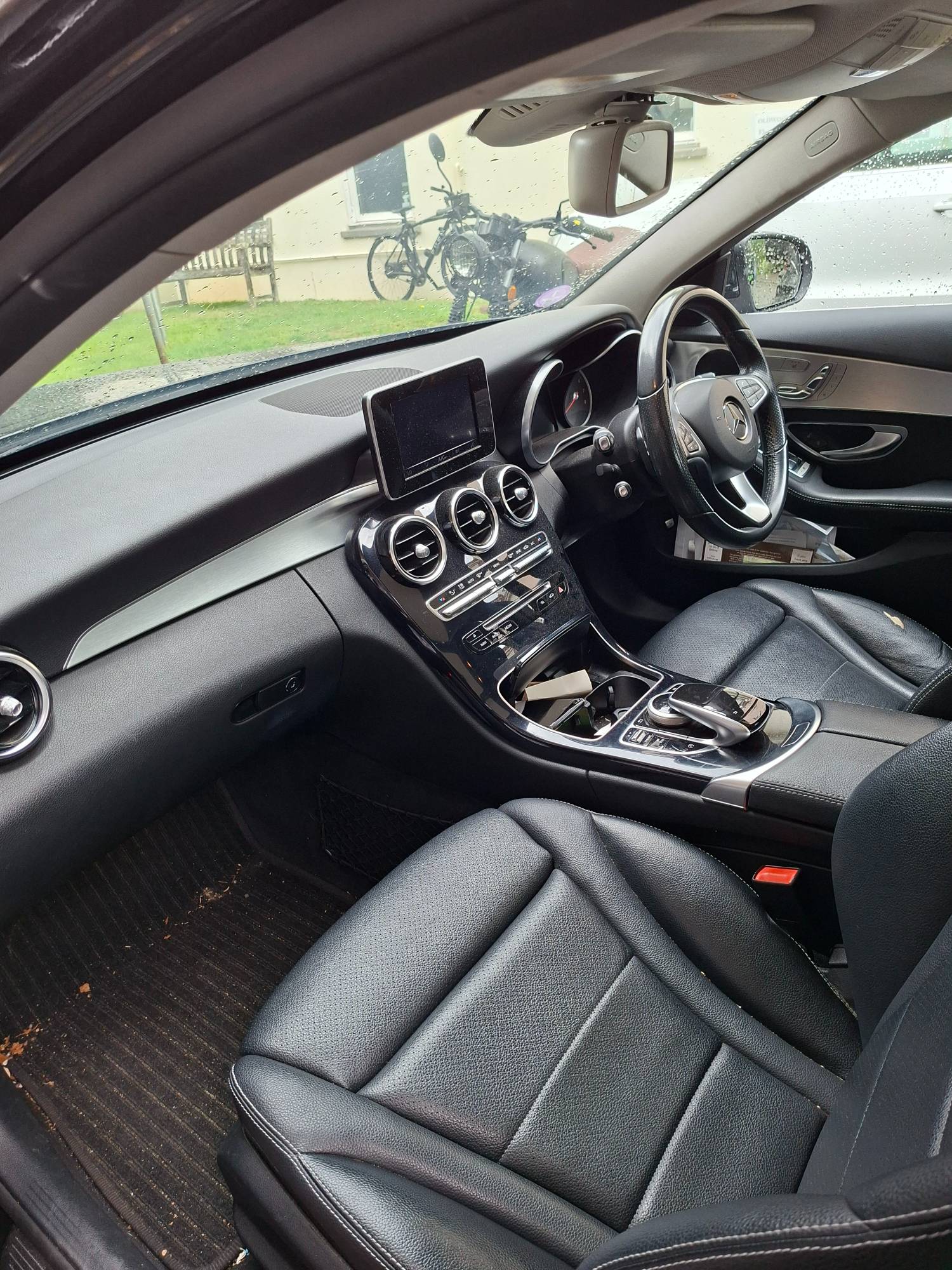 Mercedes Benz C200 year 2017
