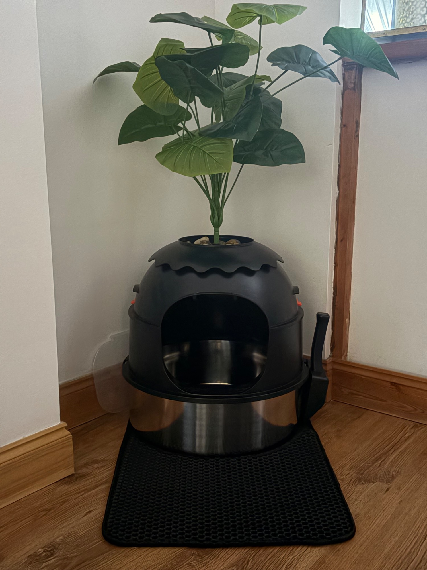 Cat litter box